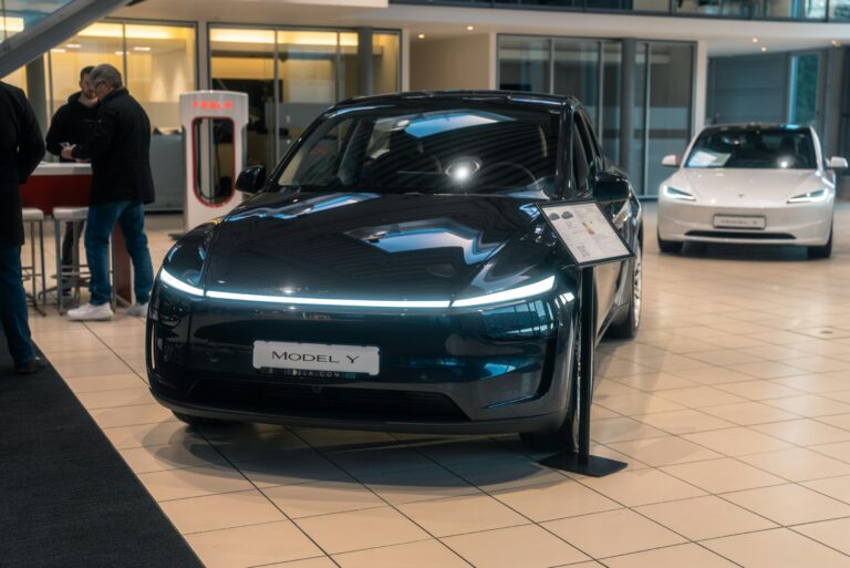 테슬라 모델 Y 플러스 관련 이미지